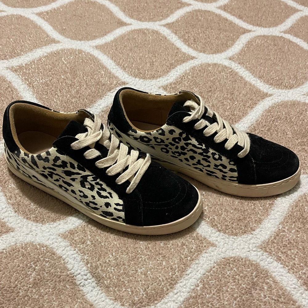 Oasis Society "The Jordan" Leopard Low Top Sneakers - Size 8